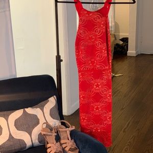 Perfect lace midi dress for summer